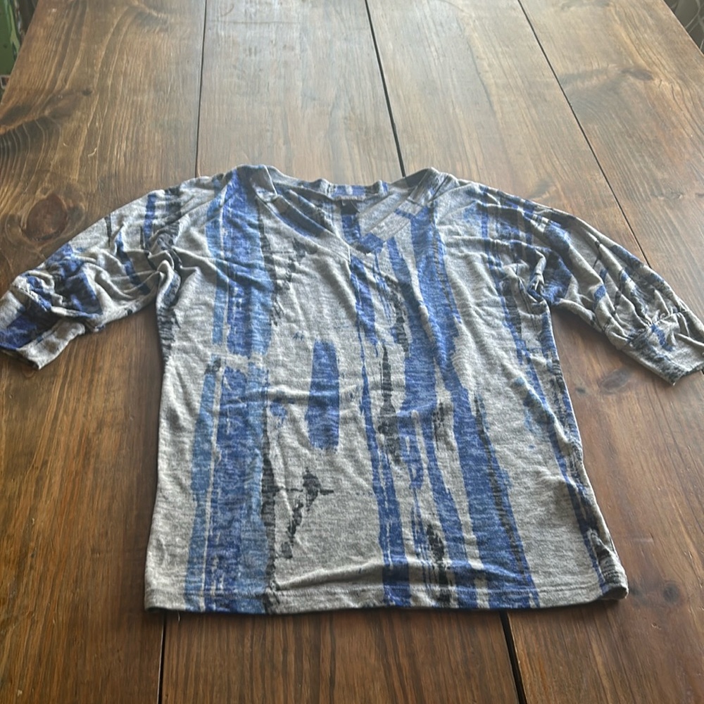 Kenneth Cole sz M blouse with cuffed sleeves